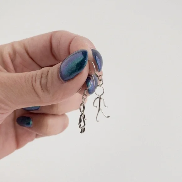 Vintage Figural Boy and Girl Dangle Drop Earrings Silver Tone Wire Work Jewelry - Picture 4 of 5